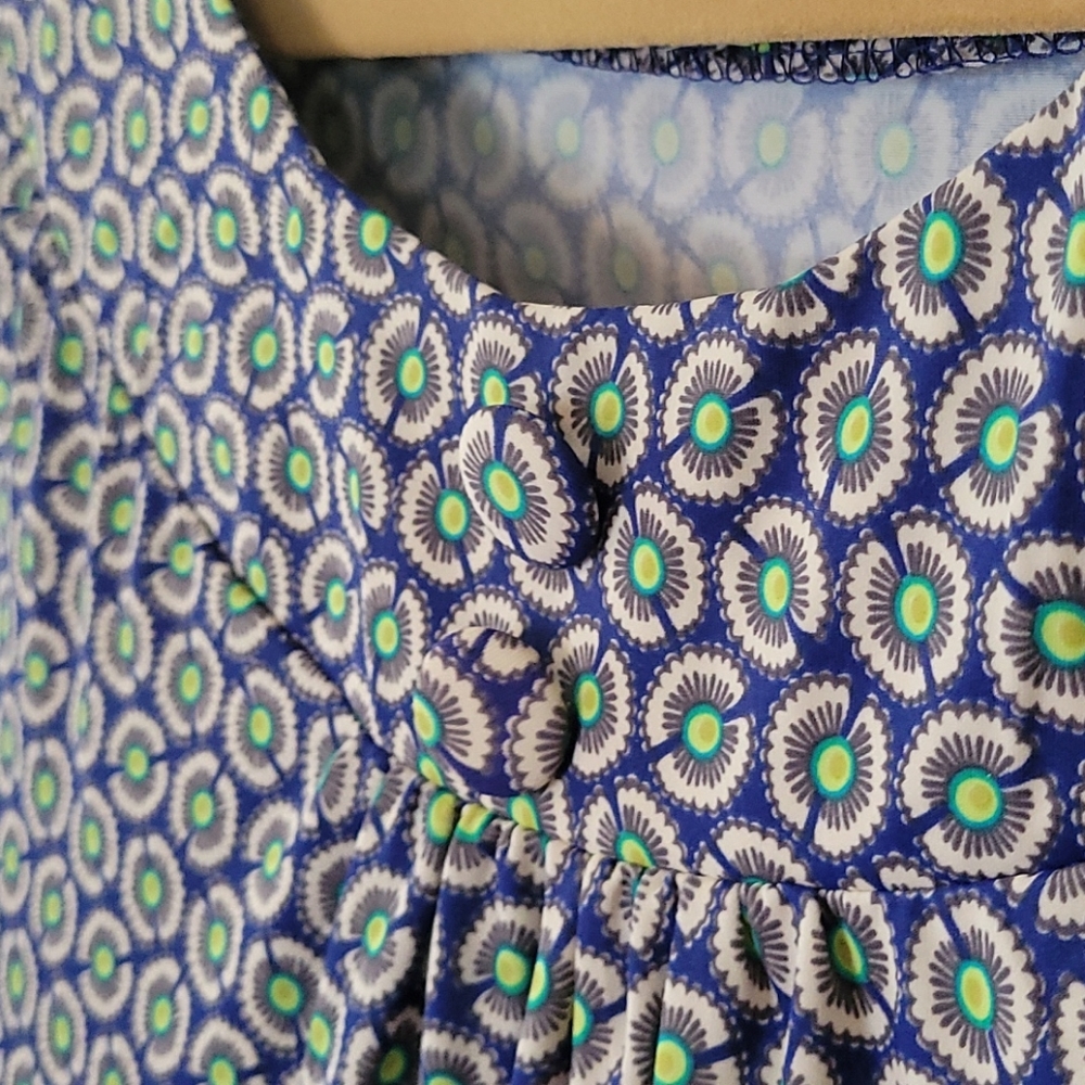 Dress - Picture 3 of 4